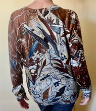 Load image into Gallery viewer, NEW!! C.D. Long Sleeve Light-Weight Sweater