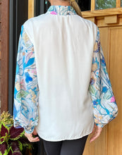 Load image into Gallery viewer, NEW!! &quot;I.P. Botanical&quot; Women&#39;s Long Sleeve Button-Up Blouse